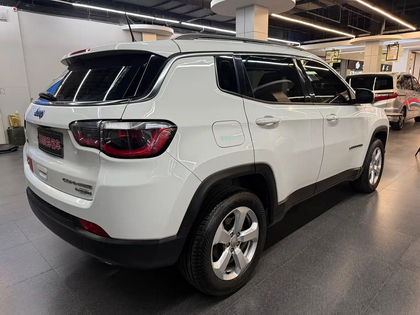 Фото 9 - Jeep Compass