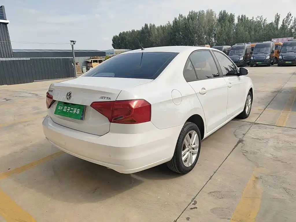 Photo 7 - Volkswagen Jetta