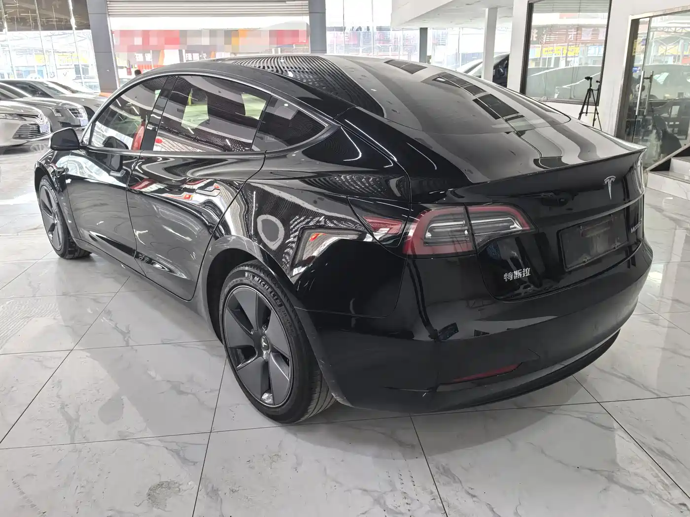 TESLA MODEL 3