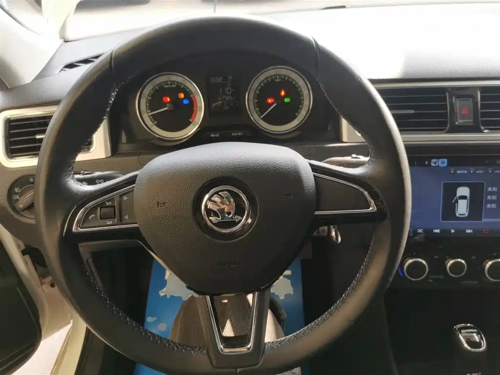 Škoda Rapid 2018 1.6L Automatic Comfort Edition фото 7