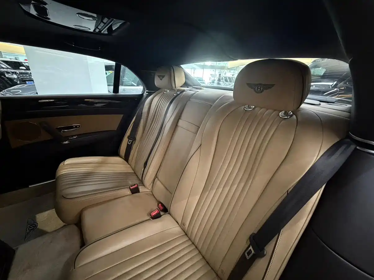 Фото 4 - Bentley Flying Spur