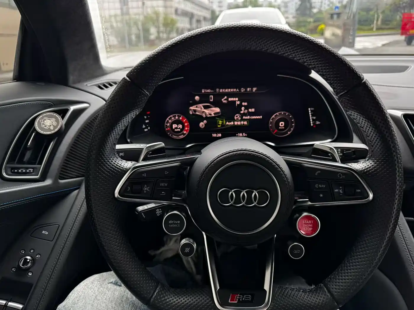 AUDI R8