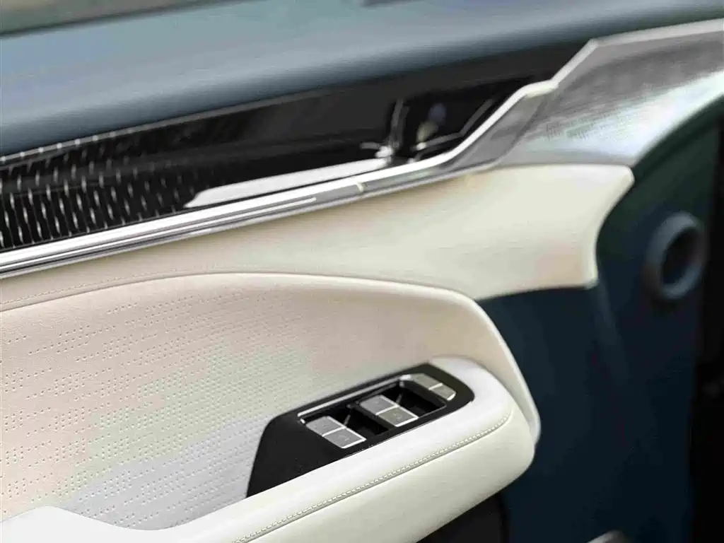 ZEEKR 009 2025 2024 6-seat Executive AWD 108kWh