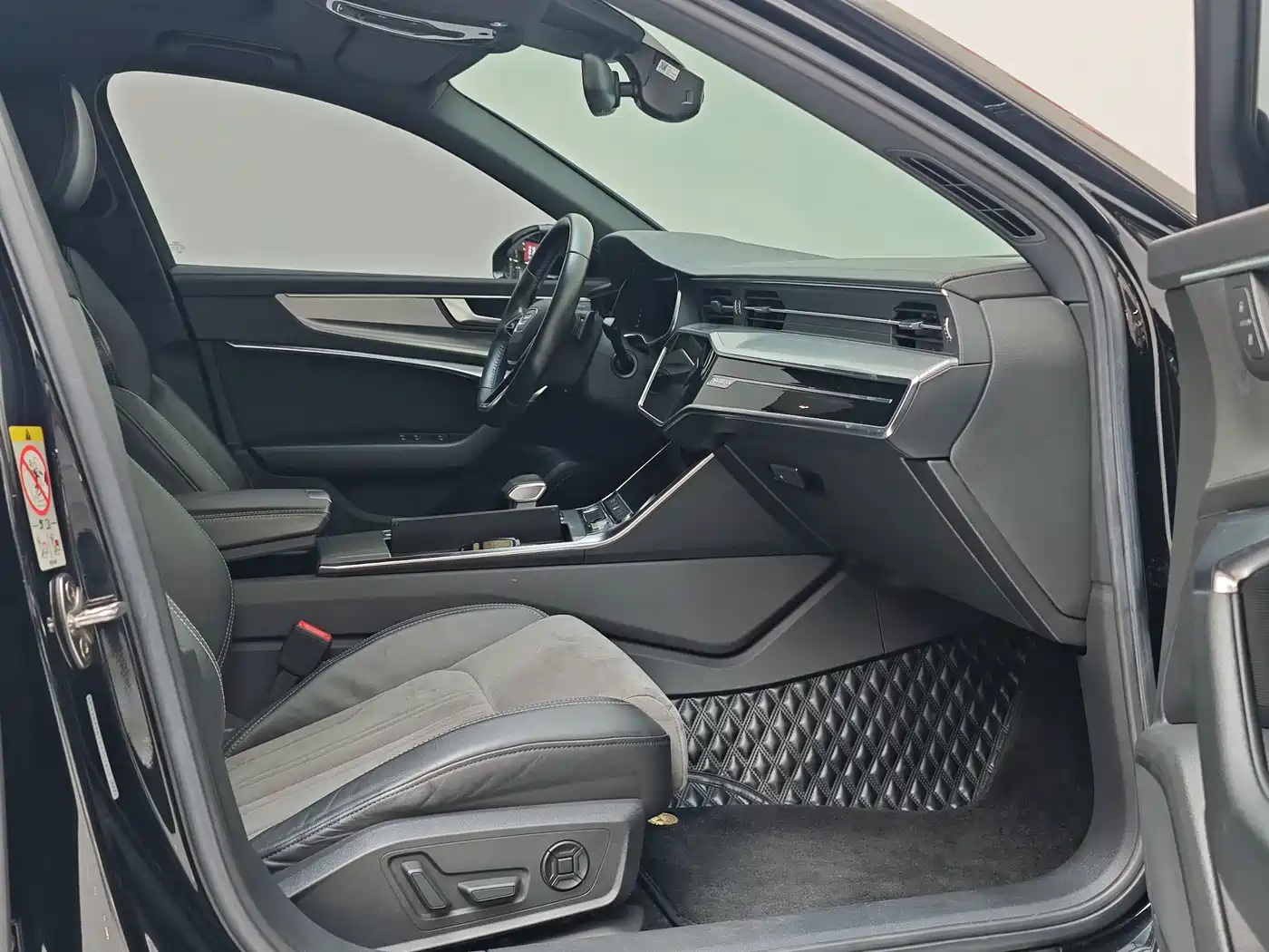 Фото 10 - Audi A6L