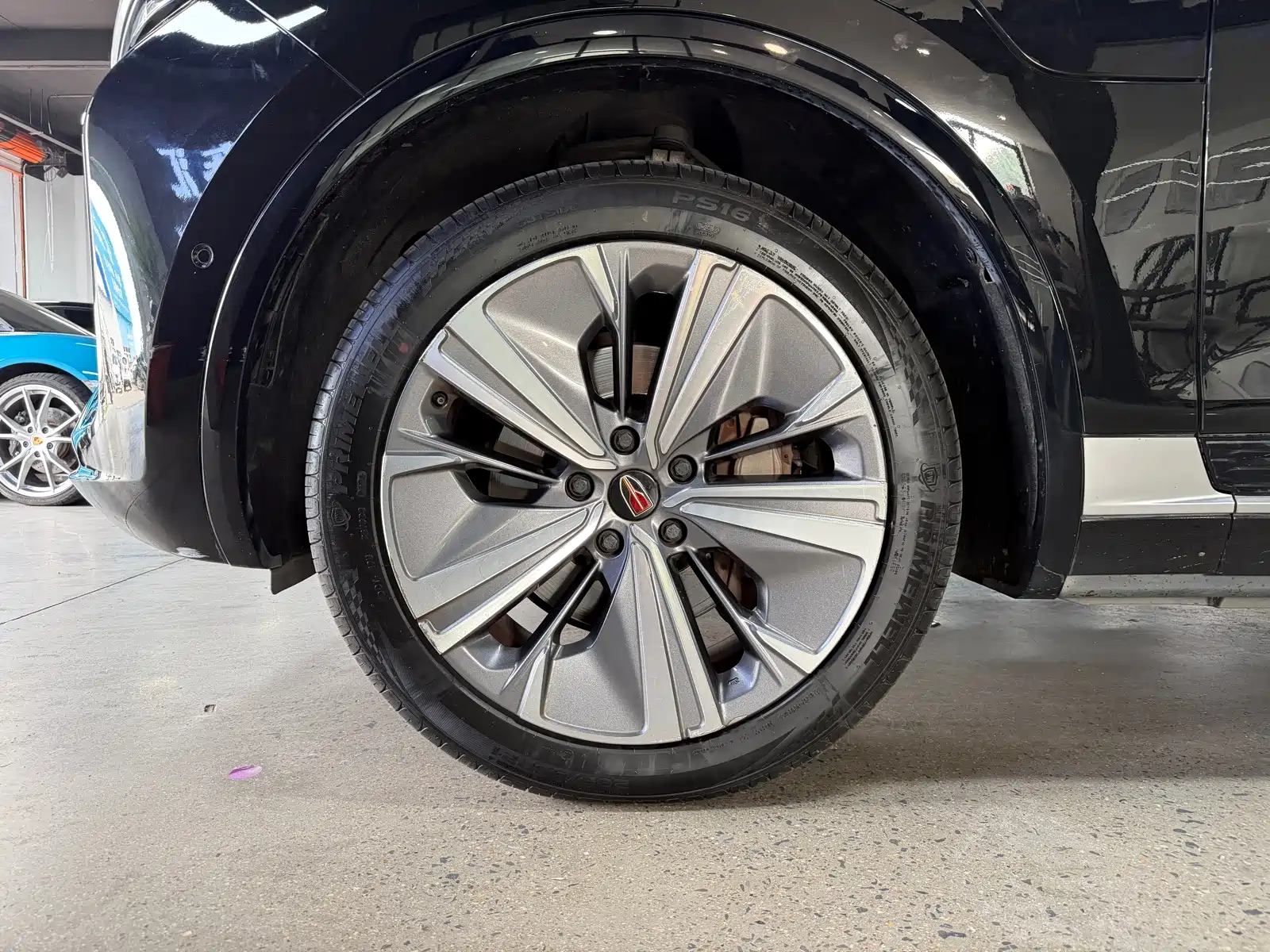 Фото 31 - Hongqi E-HS9