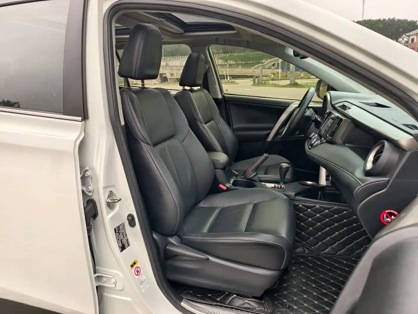Toyota RAV4 Rongfang 2015 2.5L Automatic 4WD Elite Edition фото 14