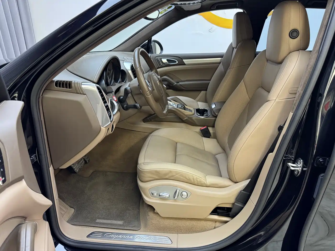 Porsche Cayenne 2011 Cayenne Turbo 4.8T фото 14