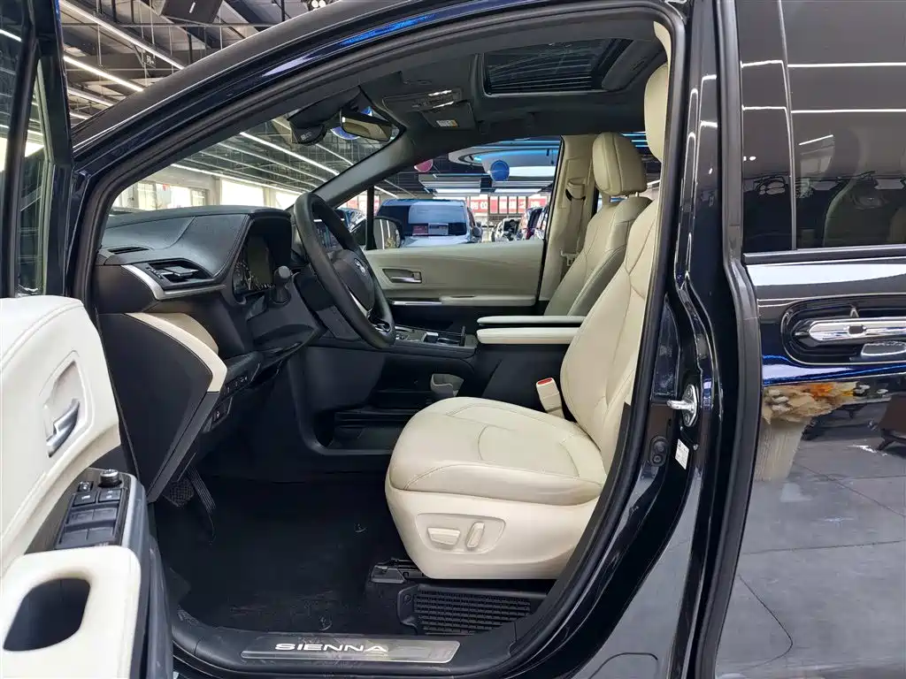 TOYOTA SIENNA