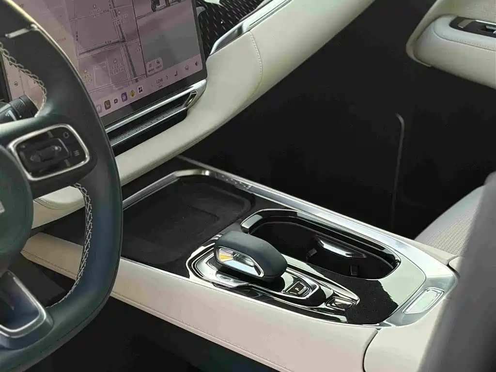 ZEEKR 009 2025 2024 6-seat Executive AWD 108kWh