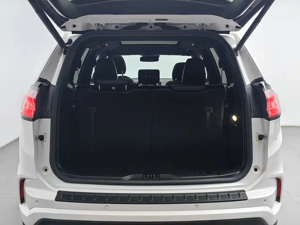 Фото 16 - Ford Edge