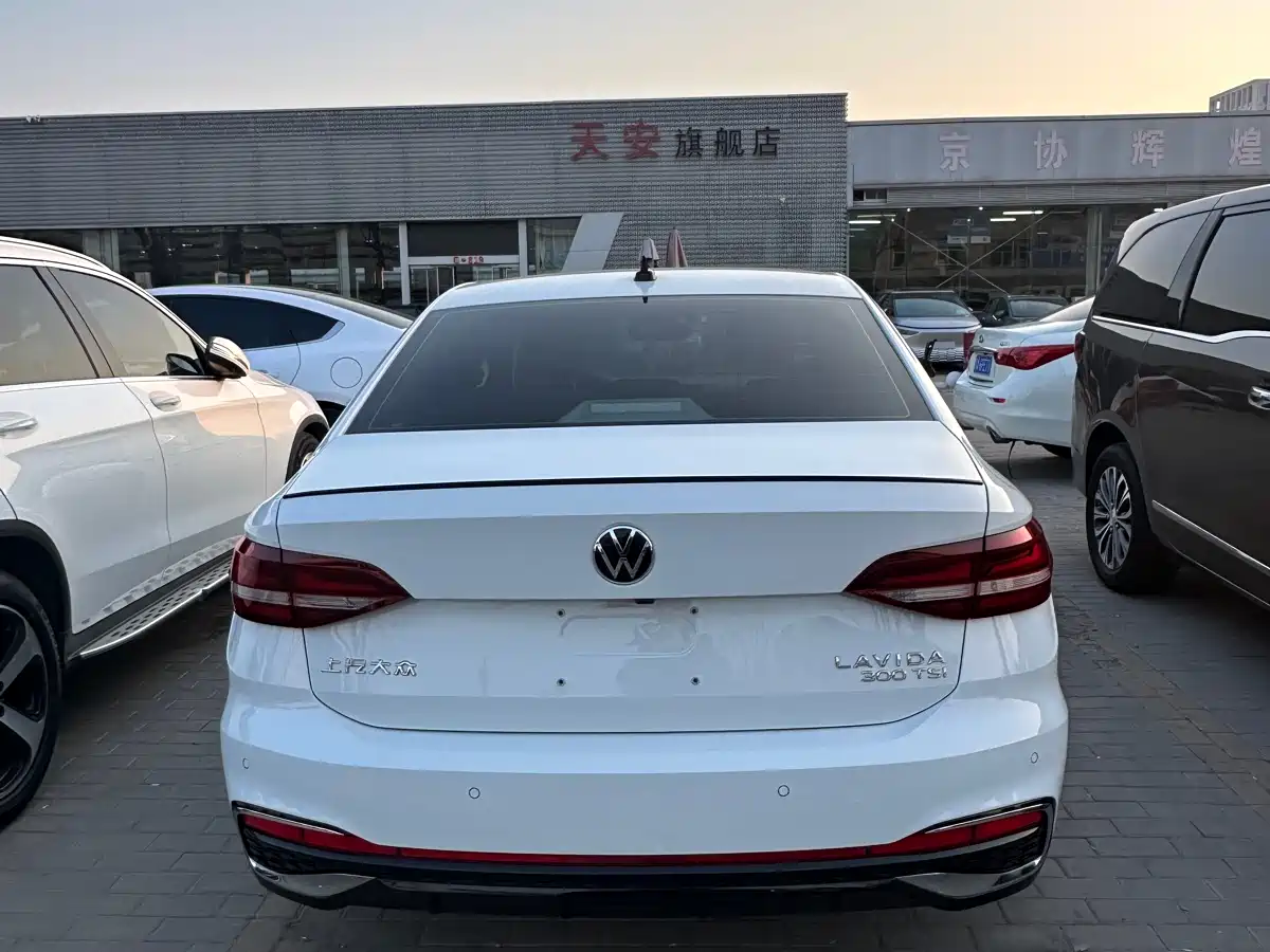 Volkswagen Lavida 2023 300TSI DSG Starlight Full Comfort Edition фото 14