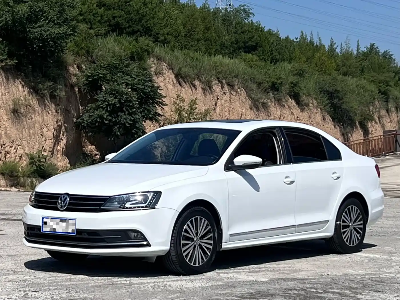 Фото 1 - Volkswagen Sagitar