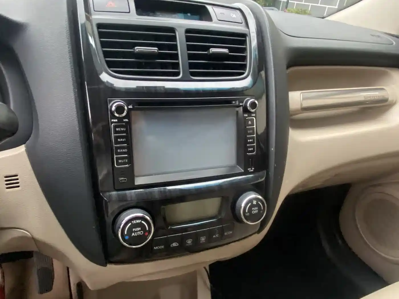 Kia Sportage 2011 2.0L Manual 2WD GLS фото 21