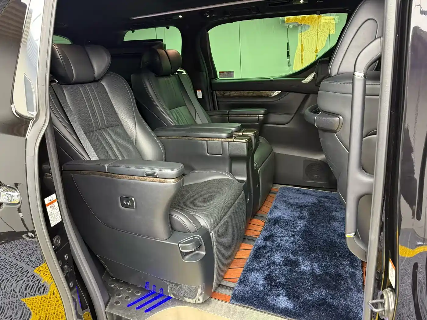 Toyota Alphard 2021 Hybrid 2.5L Premium фото 12