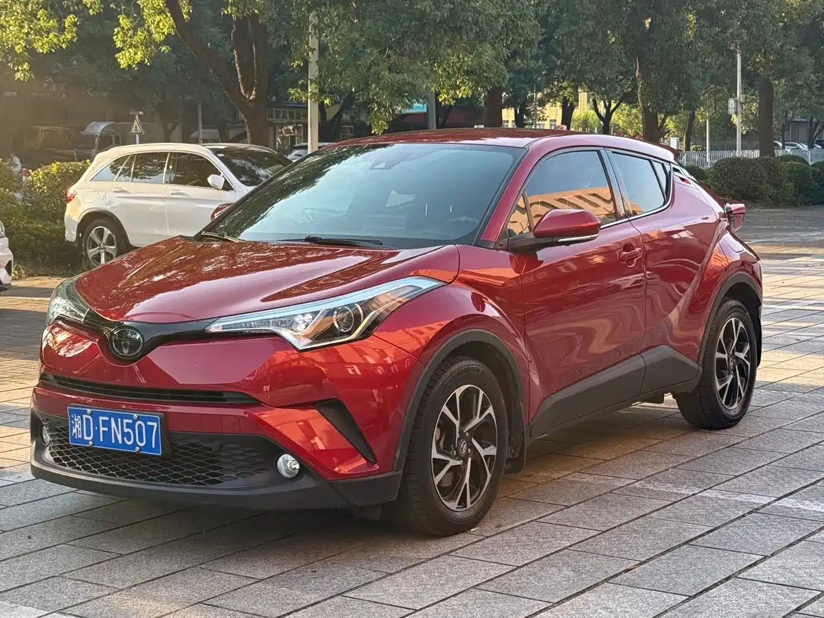 Фото 1 - Toyota C-HR