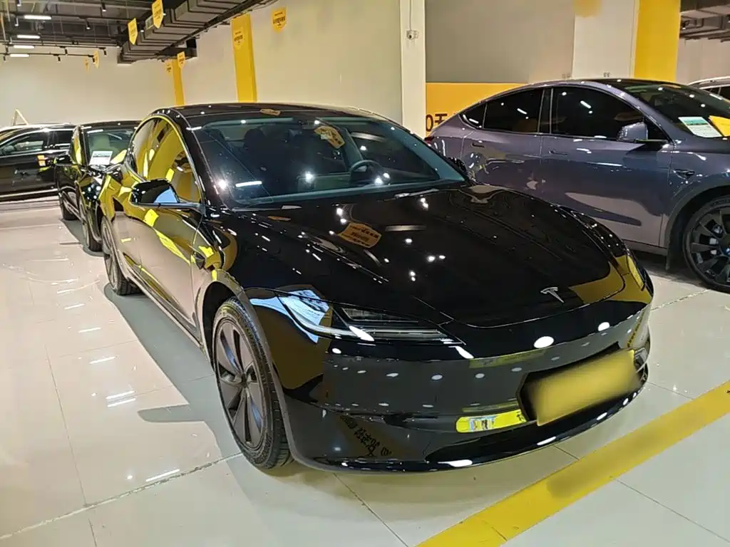 Фото 4 - Tesla Model 3