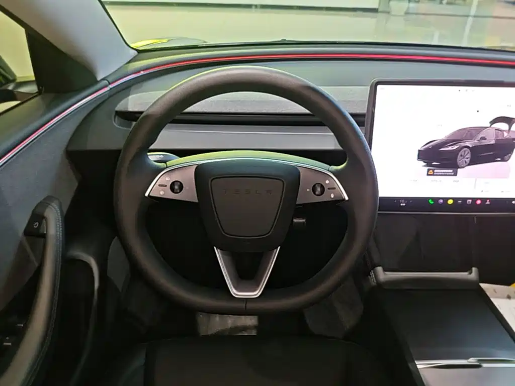 Фото 11 - Tesla Model 3