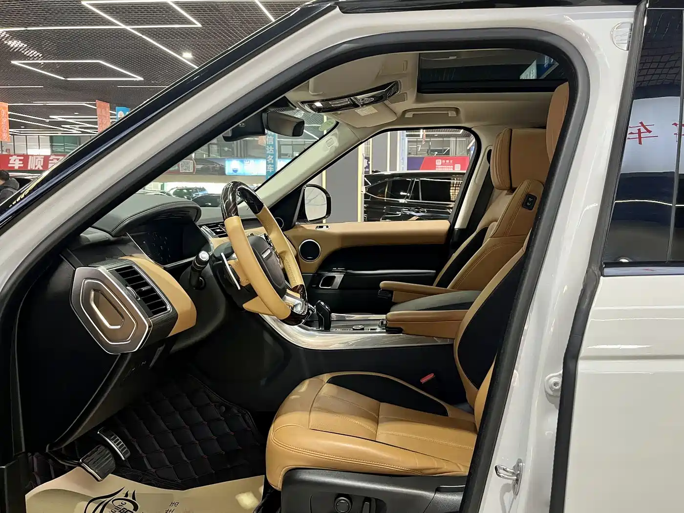 Land Rover Range Rover Sport 2021 3.0 L6 Gloss Black Edition фото 11