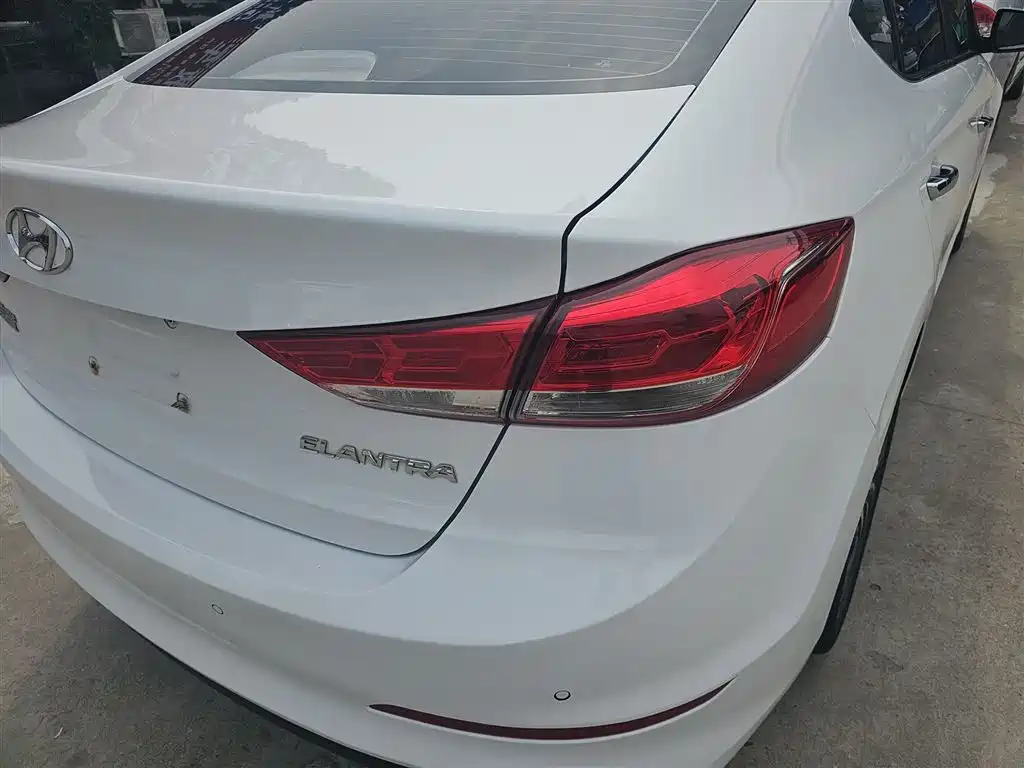 Hyundai Elantra 2019 1.5L CVT Smart Elite фото 8