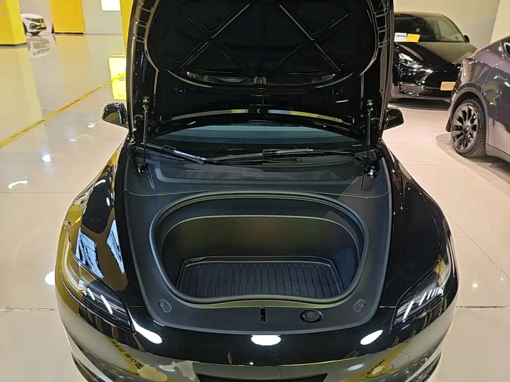 Фото 20 - Tesla Model 3