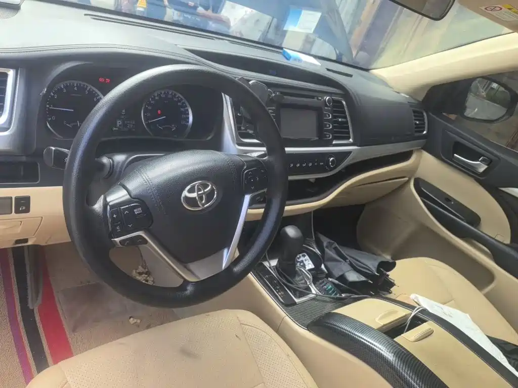 Фото 5 - Toyota Highlander