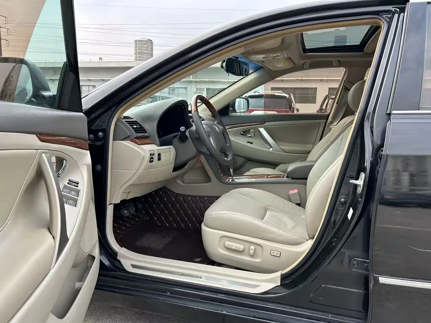 Toyota Camry 2013 200G Classic Luxury Edition фото 4