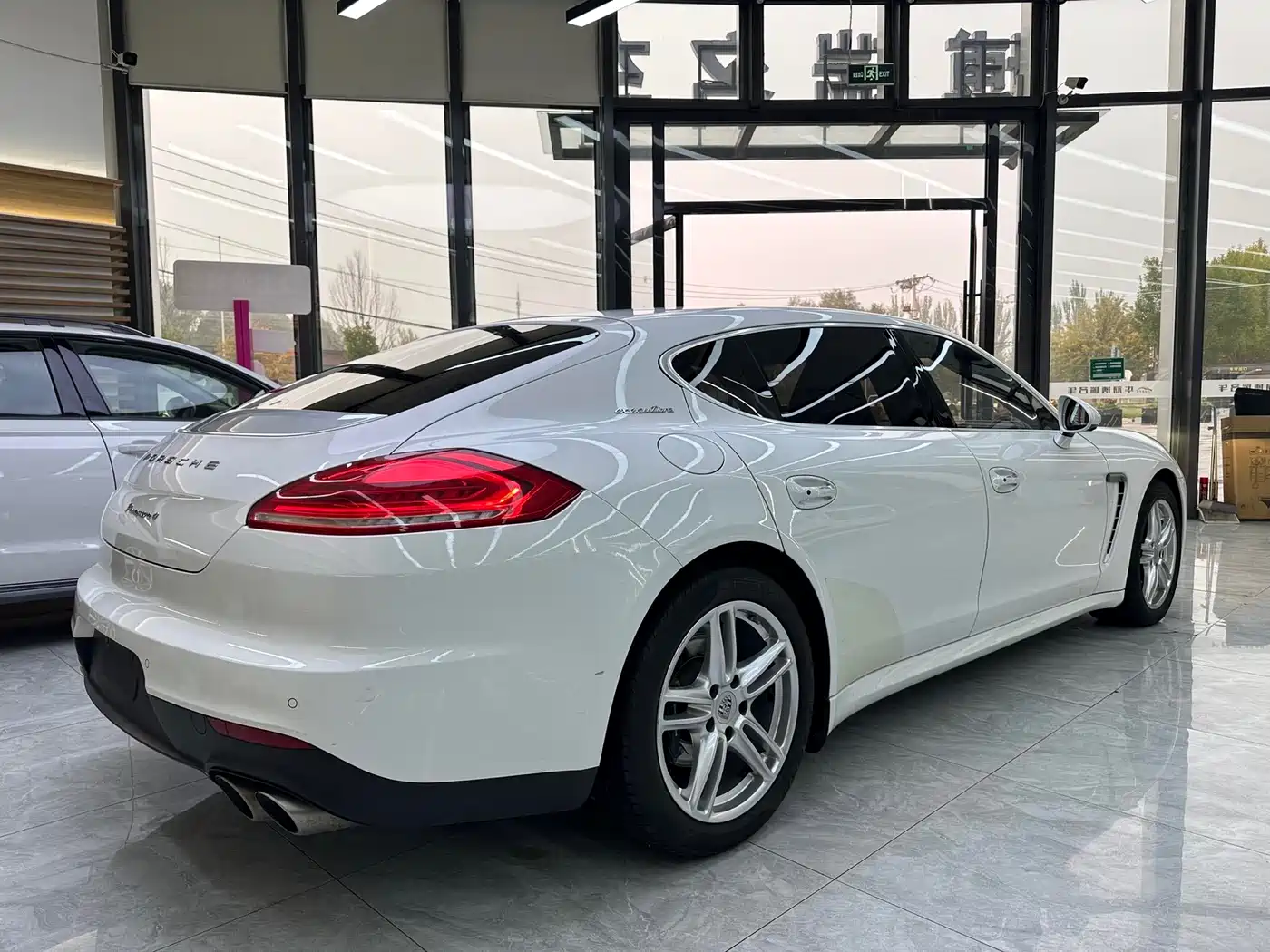 Porsche Panamera 2014 Panamera 4 Executive 3.0T фото 16