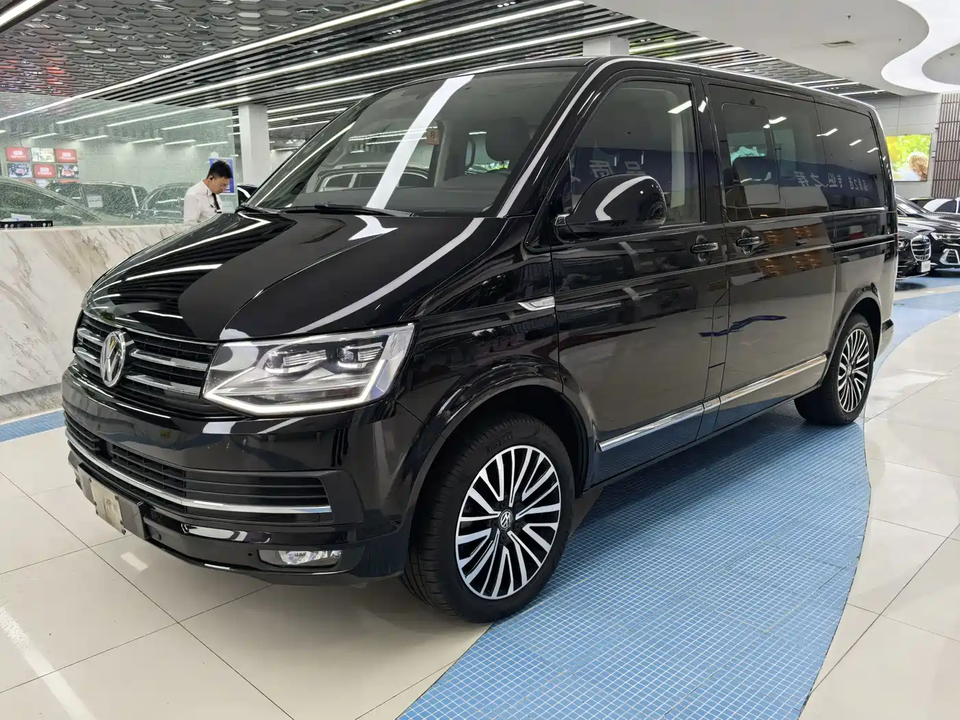 Volkswagen Multivan 2019 2019 2.0TSI 4WD Premium 7-seater
