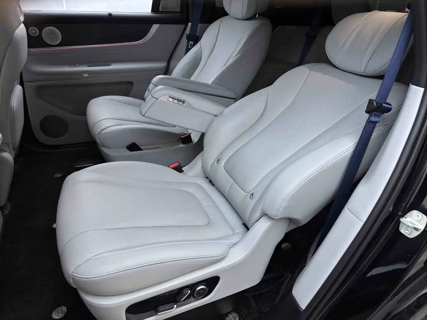  AITO Wenjie AITO M9 2024 Range Extender Max Edition 42kWh 6-seater 21