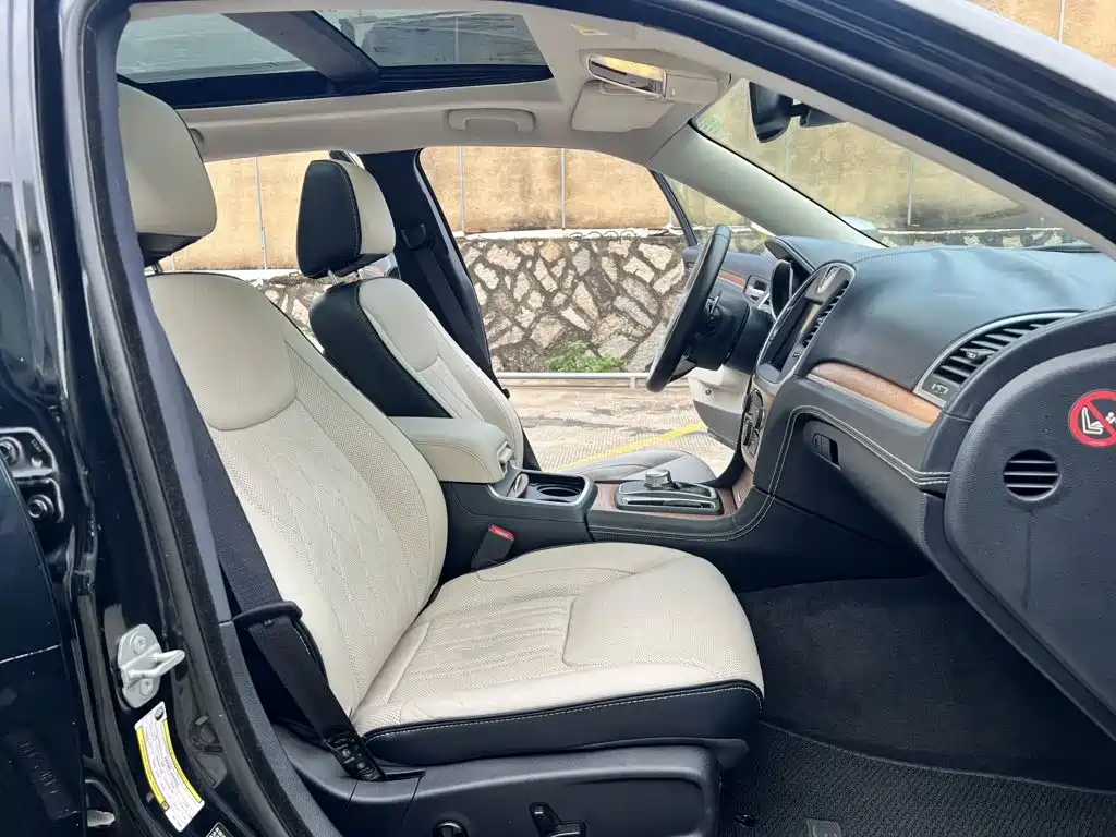 Chrysler 300C (Import) 2016 2016 3.0L Beyond Edition