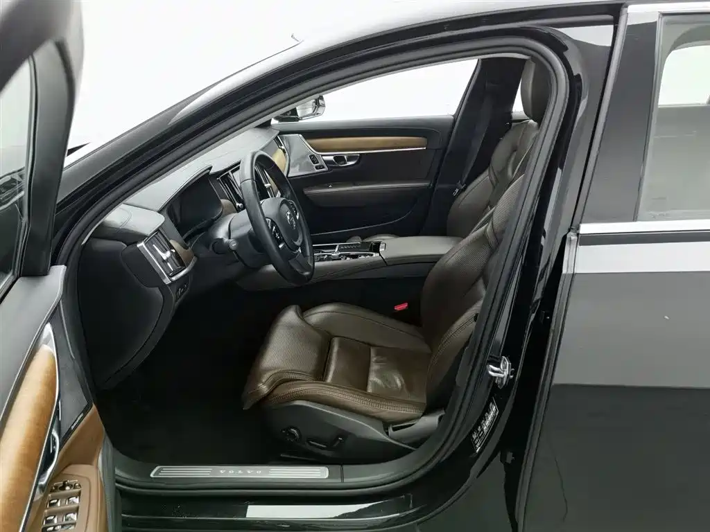 VOLVO S90 PLUG IN HYBRID