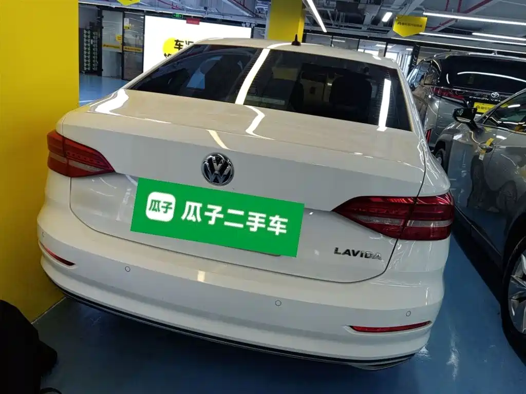 Volkswagen Lavida 2019 1.5L Automatic Comfort Edition China VI фото 4