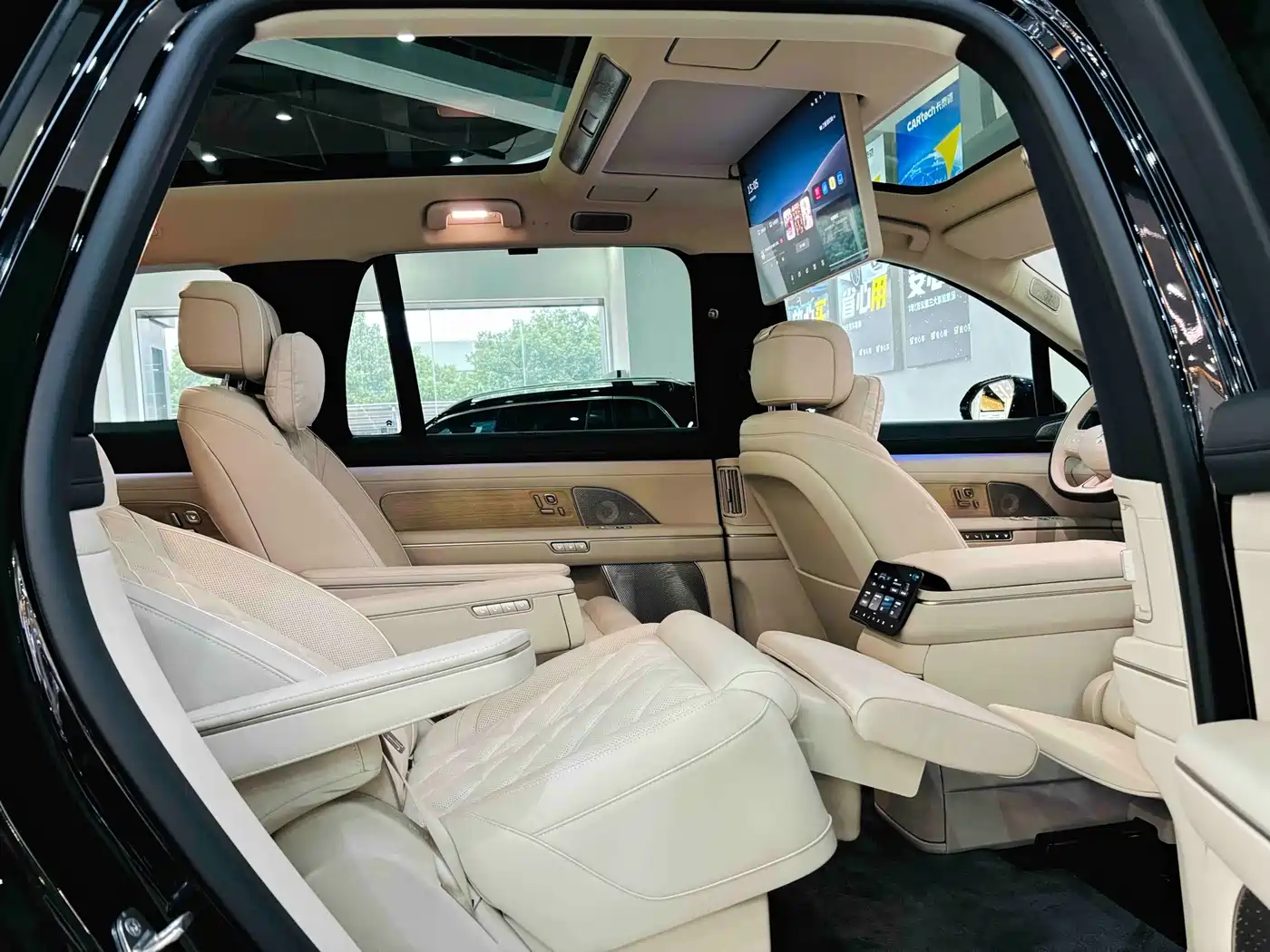 NIO ES8 2026 2025 Model 6-Seat Executive Luxury Edition