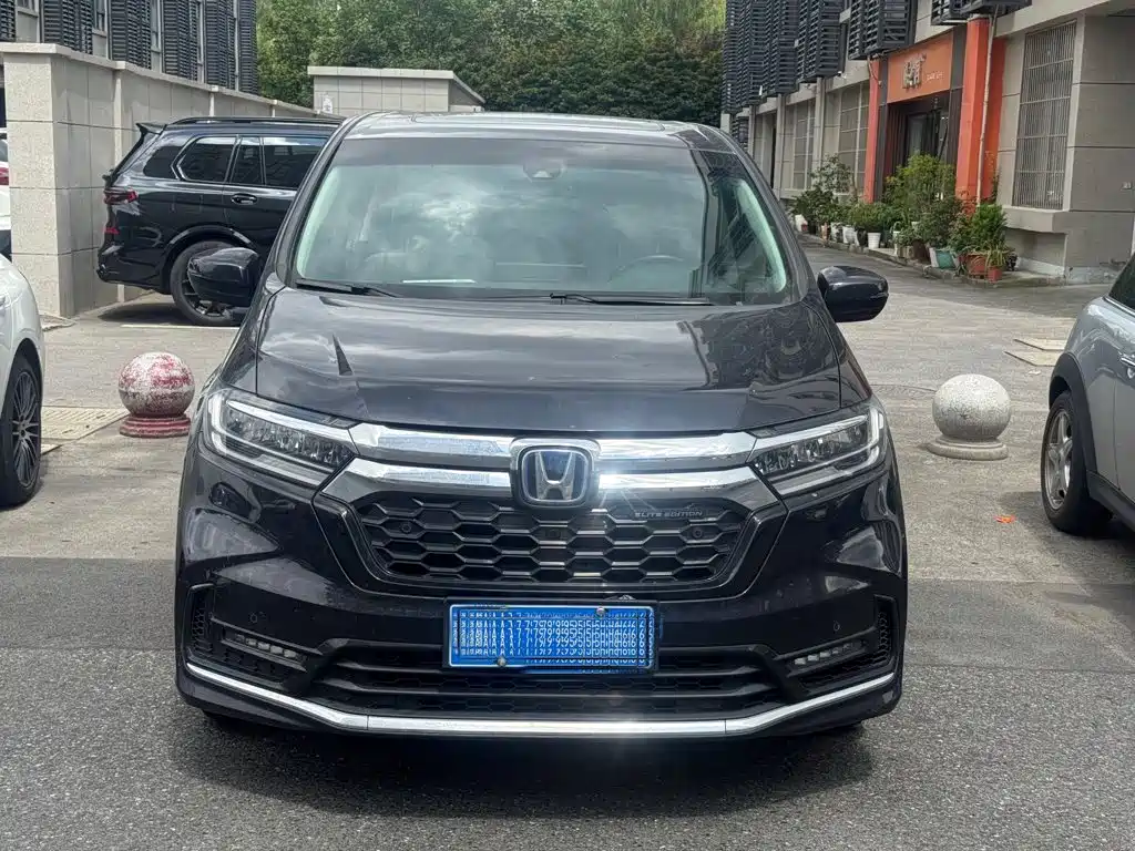 Фото 2 - Honda Odyssey