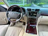 Фото 13 - Lexus LS