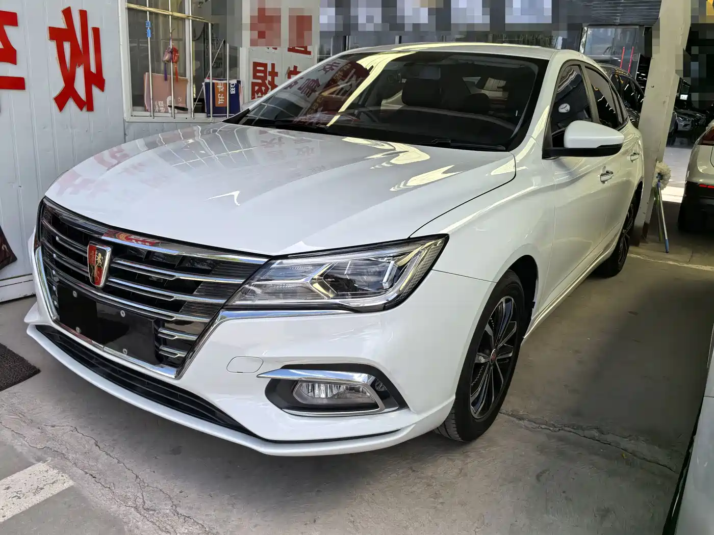 Roewe i5 2020 1.5L Manual 4G Connected Premium Flagship Edition
