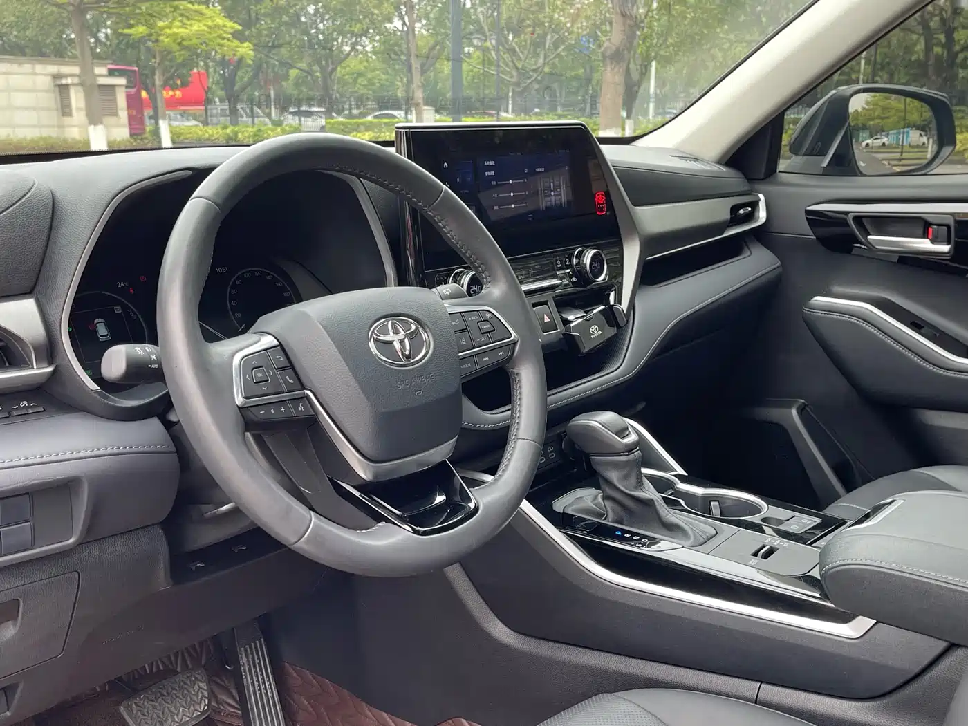Toyota Highlander 2024 2.5L Smart Hybrid 4WD Luxury 7-seater фото 19