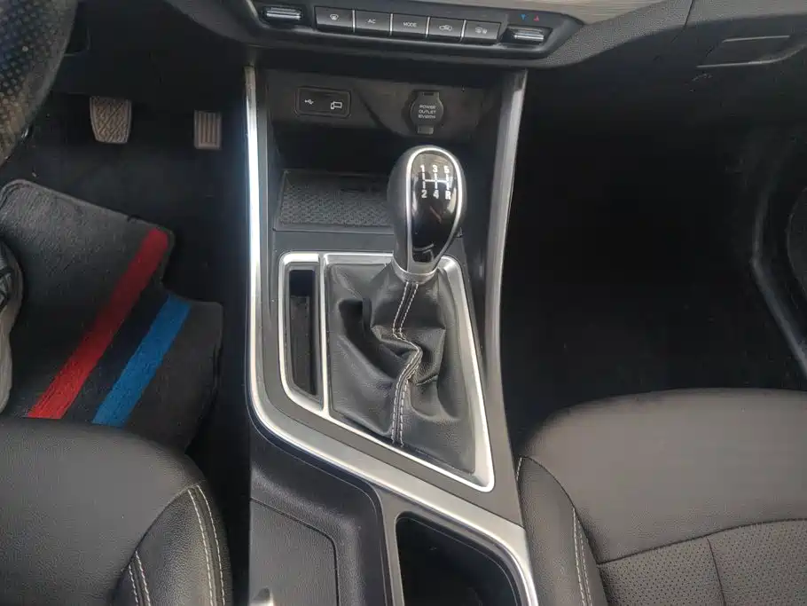 Фото 16 - Geely Vision X3