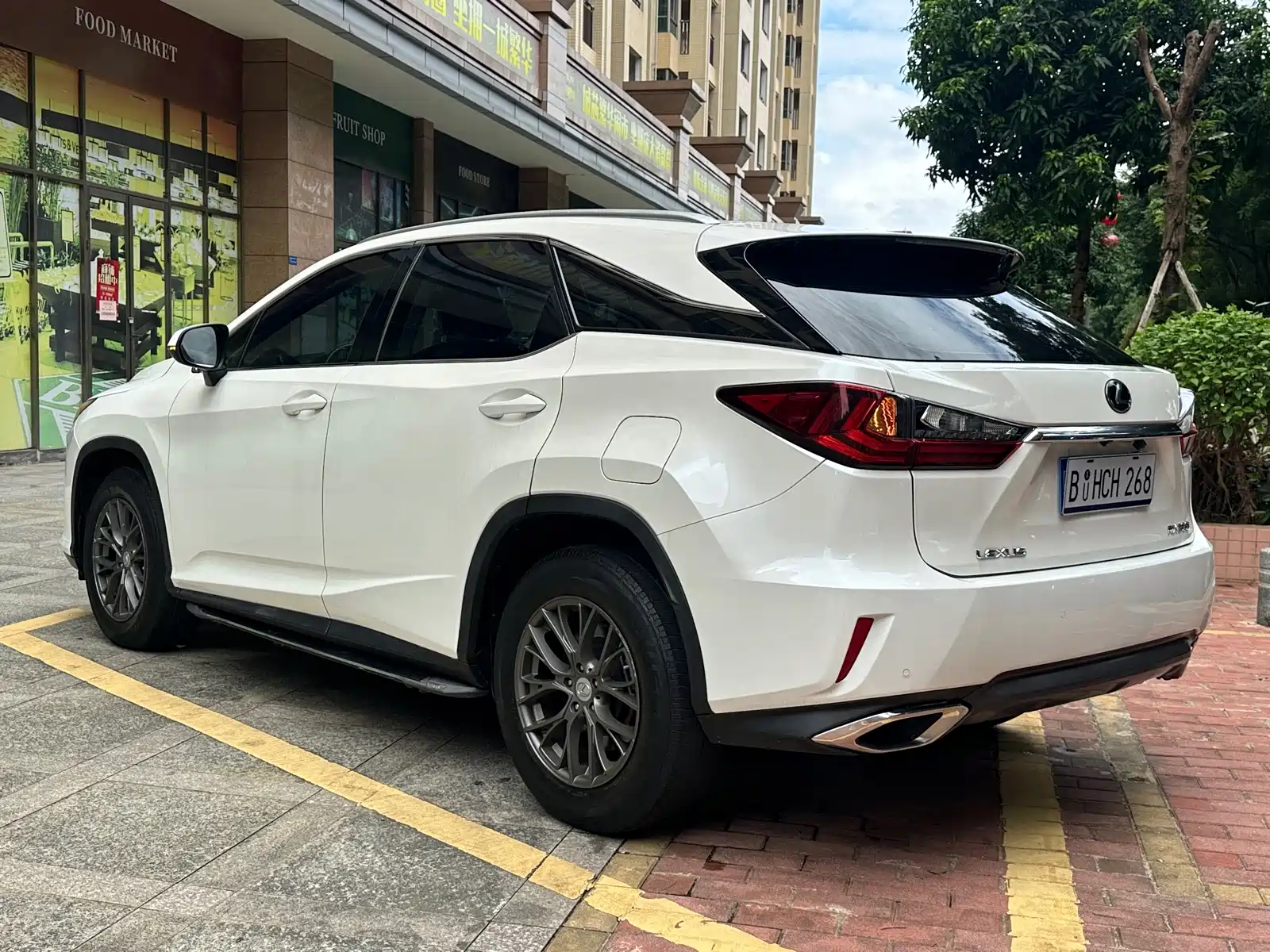 Photo 6 - Lexus RX