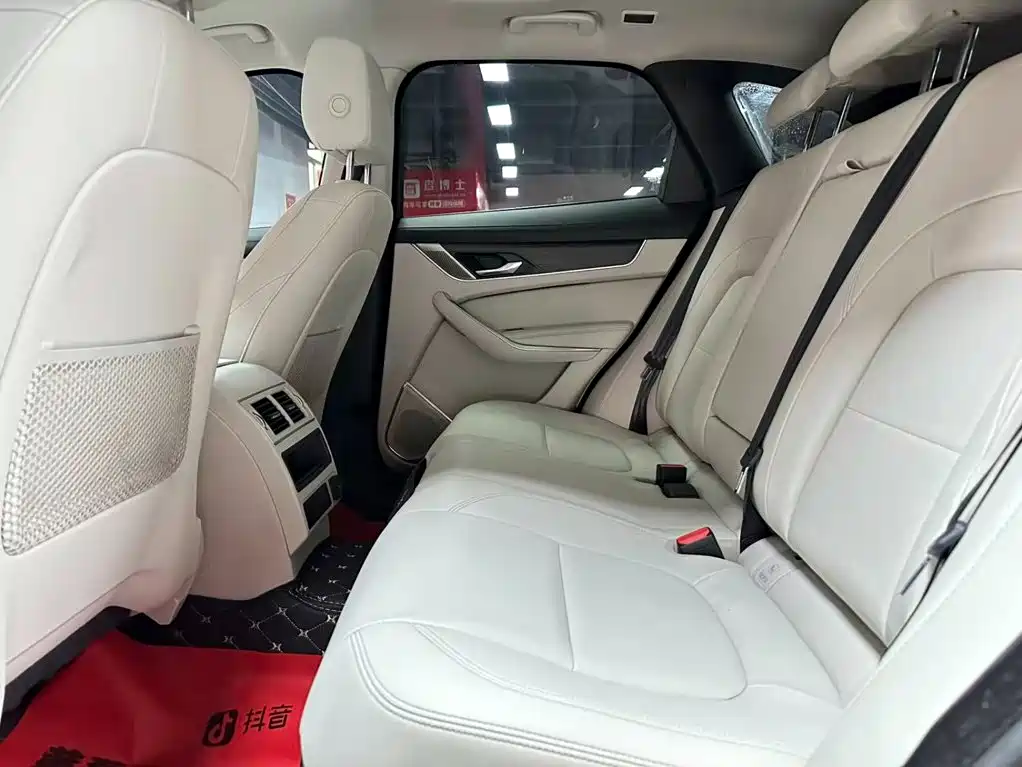 Фото 8 - Jaguar F-PACE