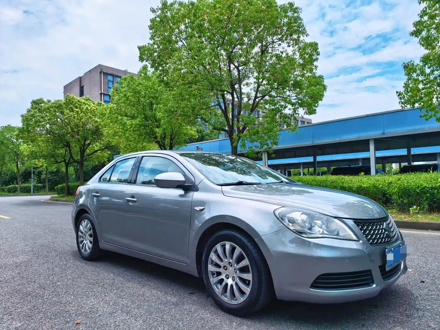Suzuki Kizashi 2014 2011 2.4L 2WD Manual Standard Edition