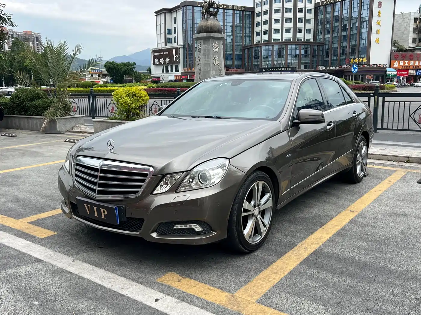 Mercedes-Benz E-Class (Import) 2010 E 260 CGI Fashion