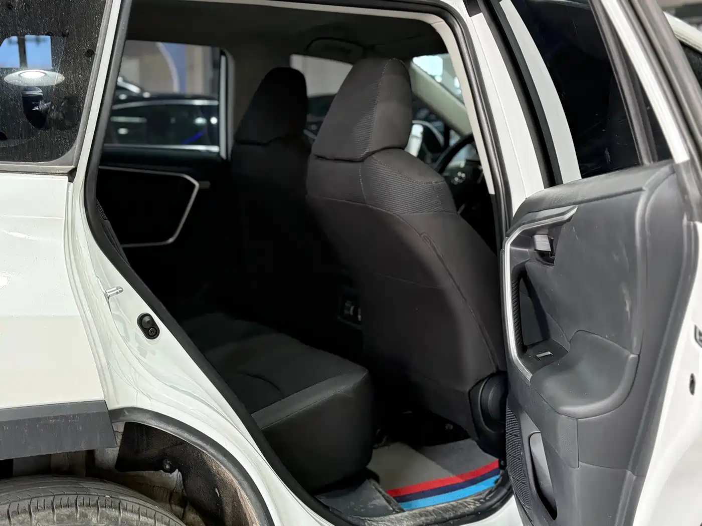 Toyota RAV4 Rongfang 2023 2.0L CVT 2WD Urban Edition фото 7