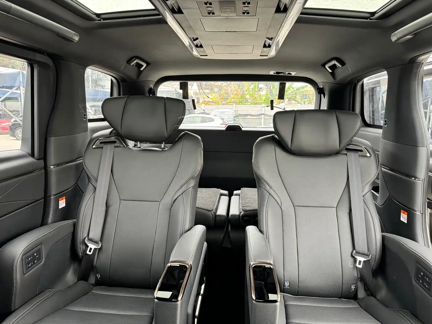 Toyota Alphard 2024 Hybrid 2.5L Ultimate Enjoyment Edition фото 8