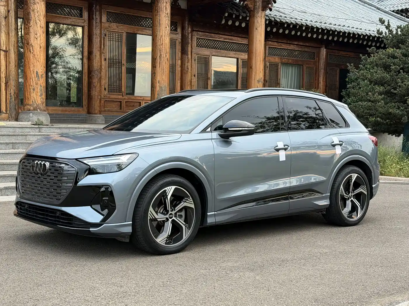 Фото 1 - Audi Q4 e-tron