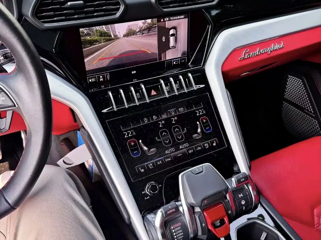 Фото 4 - Lamborghini Urus