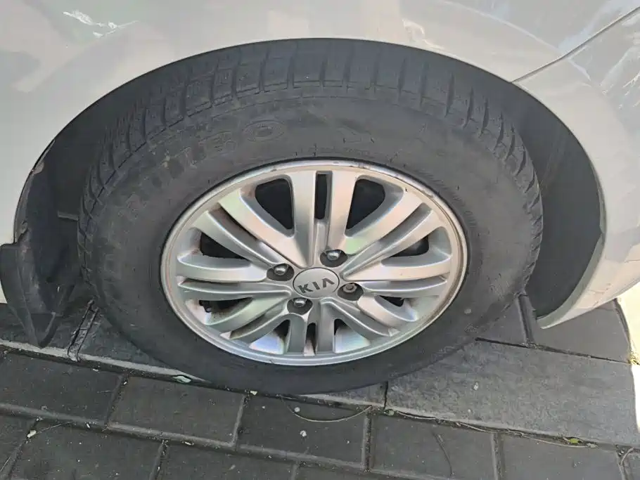 Kia K2 2013 2012 Sedan 1.4L AT GLS Commemorative Edition