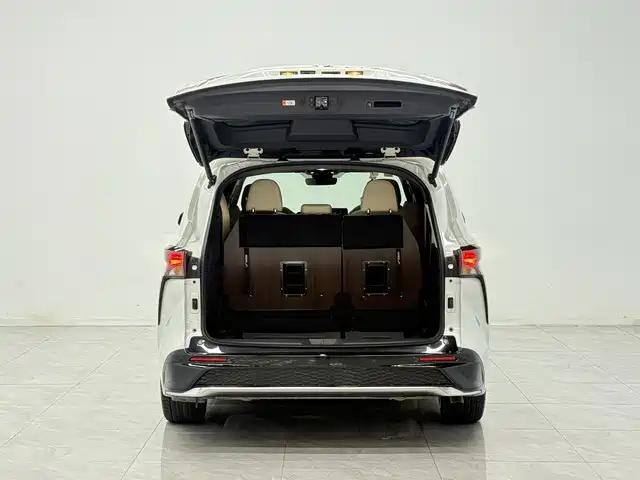 Фото 11 - Toyota Granvia