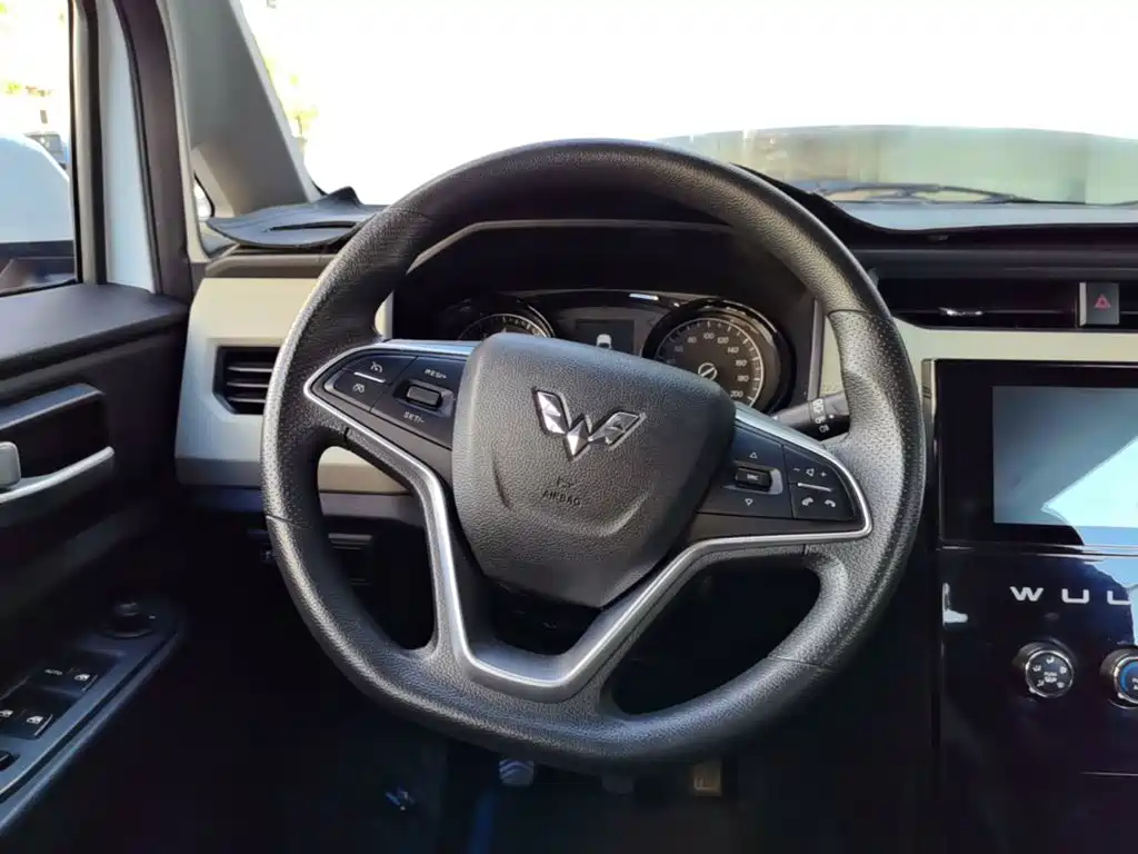 Wuling Motors Wuling Hongguang PLUS 2019 2019 1.5T Manual Luxury 7-seater