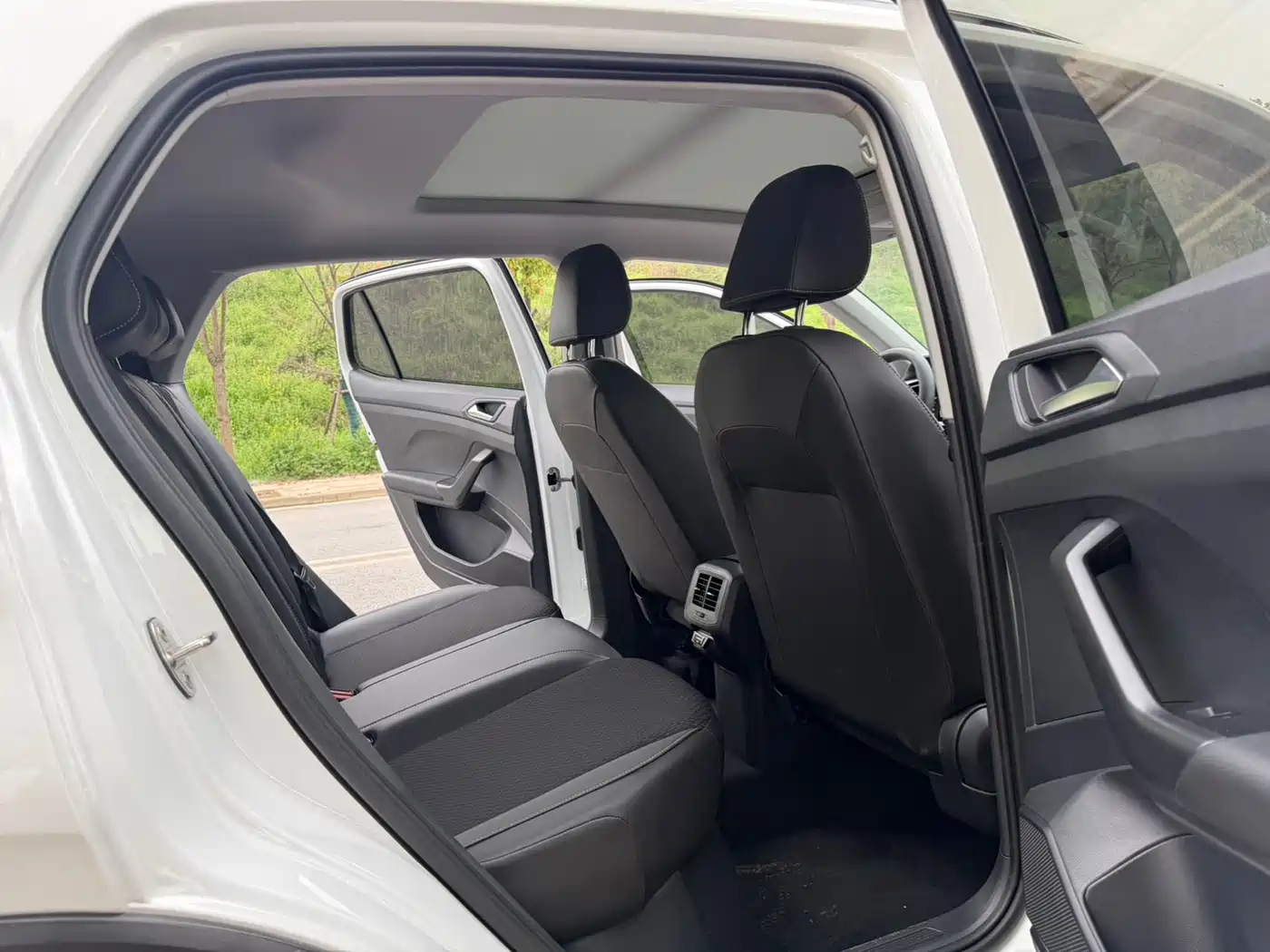 VOLKSWAGEN EXPLORING THE SHADOW